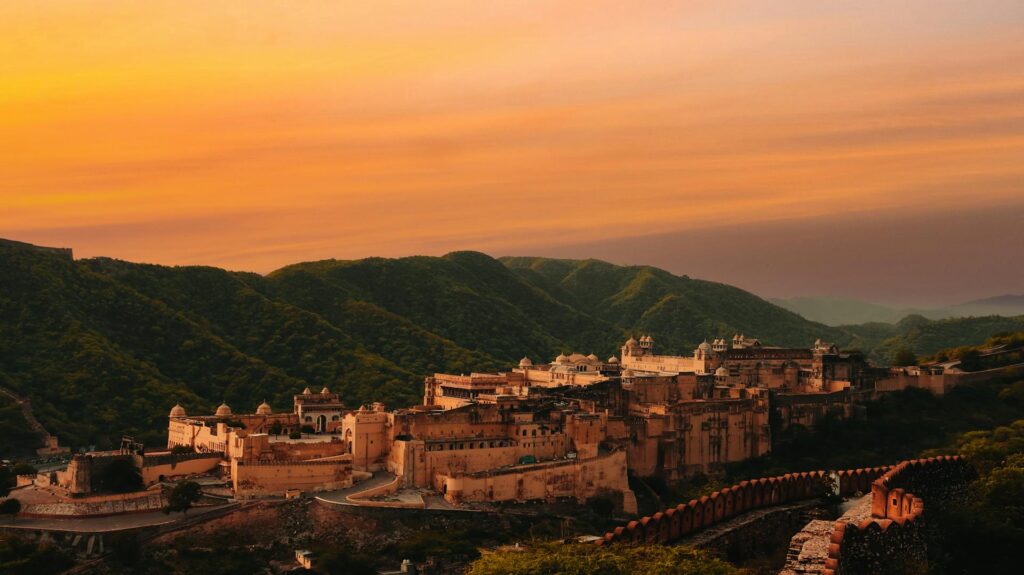 Amber Fort Jaipur – majestic hilltop fort with Rajput architecture, Rajasthan, India